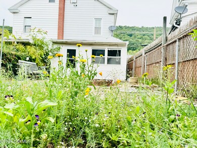 916 Center St, Coal Township, PA 17866 - photo 5