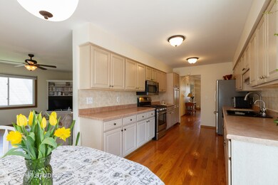 867 Boxwood Dr unit 9, Crystal Lake, IL 60014 - photo 4