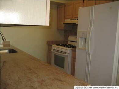 41 Country Dr N unit A, Staten Island, NY 10314 - photo 4