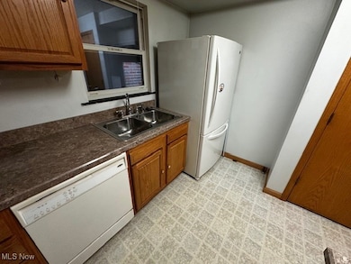 6606 Crossview Rd, Seven Hills, OH 44131 - photo 4