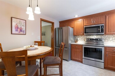 27 Wedgewood Dr, Londonderry, NH 03053 - photo 3