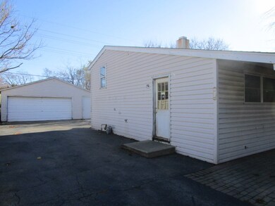 67 Alameda Dr, Carpentersville, IL 60110 - photo 3