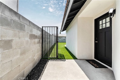 530 W Cypress St, Compton, CA 90220 - photo 2