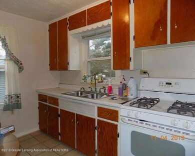 557 Julia St, Lansing, MI 48910 - photo 7