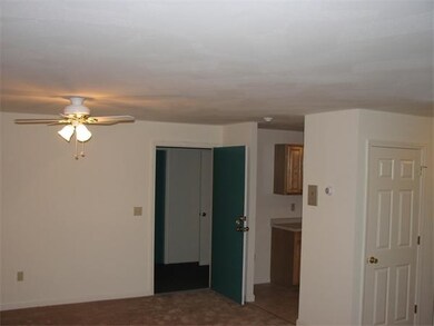 859 Lakeview Ave unit 18, Lowell, MA 01850 - photo 4