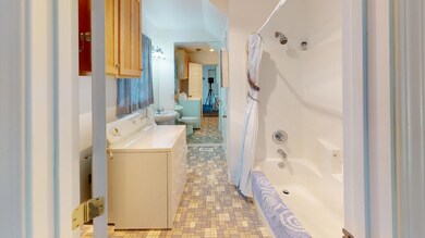 2150-Skyline-Dr-Bathroom