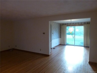 352 E Stenzil St, North Tonawanda, NY 14120 - photo 4