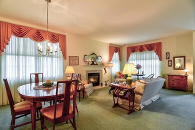 004_Dining Room