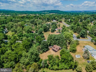 640 Billet Dr, Mechanicsburg, PA 17055 - photo 2