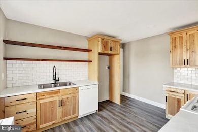 133 Spring Valley Rd, Reading, PA 19605 - photo 5