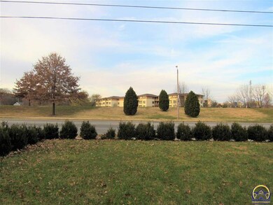 2121 SW 21st St, Topeka, KS 66604 - photo 3