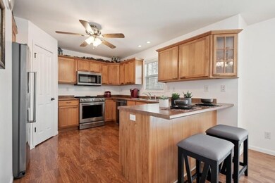 04_1323SycamoreLane_5_Kitchen_LowRes
