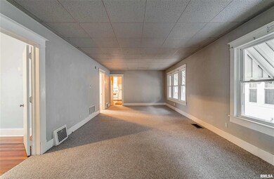 616 N Logan St, Lincoln, IL 62656 - photo 3