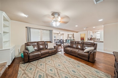 600 Hampton Hall Ln, Conroe, TX 77302 - photo 6