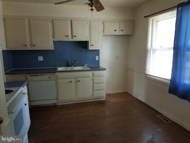 965 E Maple St, Palmyra, PA 17078 - photo 2