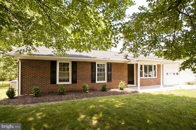 141 Meadowbrook Dr, Stephens City, VA 22655 - photo 2