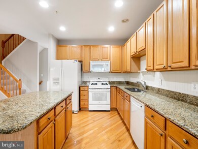 43450 Laidlow St, Chantilly, VA 20152 - photo 2