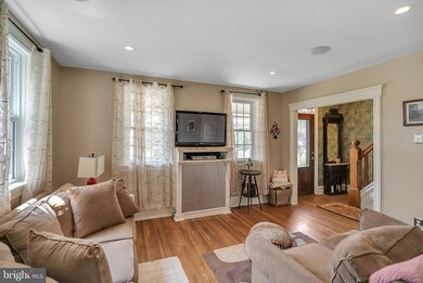 331 E Walnut St, Perkasie, PA 18944 - photo 4