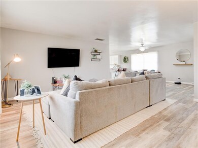 2710 Wedgewood Dr, Columbus, IN 47203 - photo 4