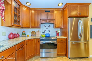 4 Kitchen 1