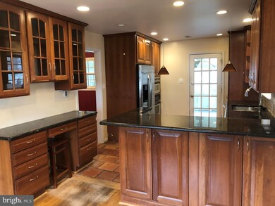 1132 Neal Dr, Alexandria, VA 22308 - photo 6