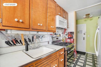 Harway Terrace unit 6J, Brooklyn, NY 11214 - photo 6