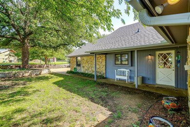 312 Trailwood Dr, Joshua, TX 76058 - photo 4