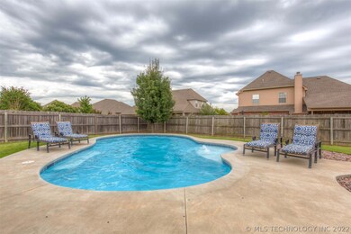 Beautiful, newer Baker Pools custom pool