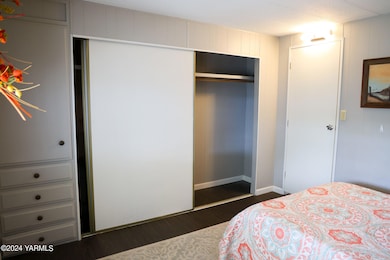 Bed 1 closet