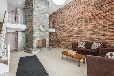 850 S Lorraine Rd unit 2A, Wheaton, IL 60189 - photo 2