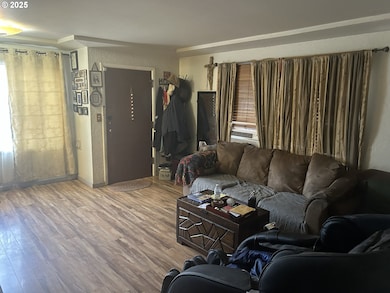 8054 SE Reedway St, Portland, OR 97206 - photo 4