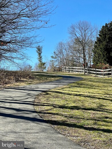 1403 Newport Spring Ct, Reston, VA 20194 - photo 2