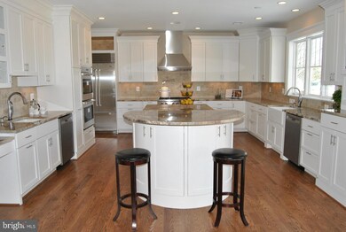 6587 Little Falls Rd, Arlington, VA 22213 - photo 4