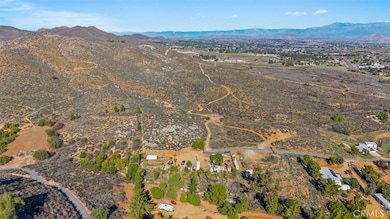 21080 Kimes Ln, Meadowbrook, CA 92570 - photo 5