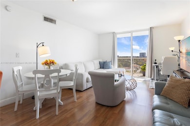 Brickell Vista Condos unit 1009, Miami, FL 33130 - photo 2