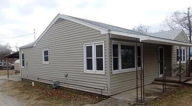 914 3rd St, Oswego, KS 67356 - photo 3