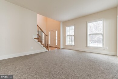 3336 Dondis Creek Dr, Triangle, VA 22172 - photo 2