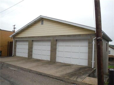 223 Emerson St, Vandergrift, PA 15690 - photo 2