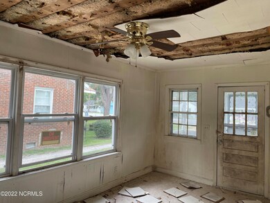 06 300 E. Academy St Bonus Room
