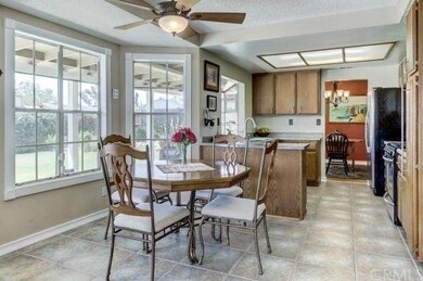 Kitchen eating area