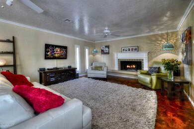 Living_Room_Fireplace