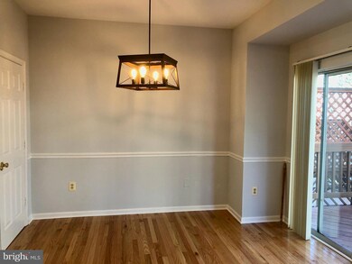 2506 Clover Field Cir, Herndon, VA 20171 - photo 6