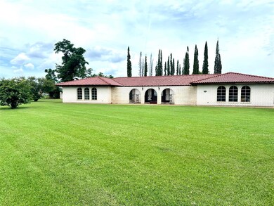 View of front of property featuring a front yard