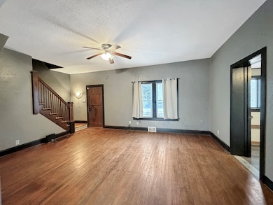 813 W Cleveland St, Freeport, IL 61032 - photo 5