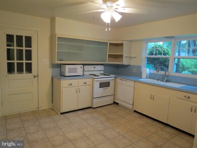 734 Linden Rd, Hershey, PA 17033 - photo 4