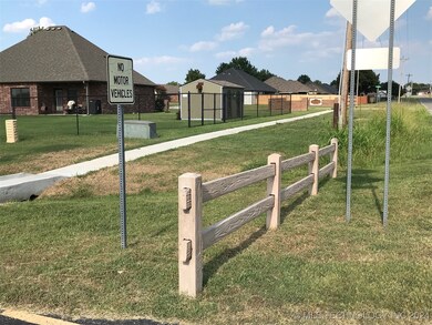 2108 S Russell St, Skiatook, OK 74070 - photo 3