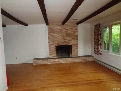 1224 Acorn Cir, Macungie, PA 18062 - photo 2