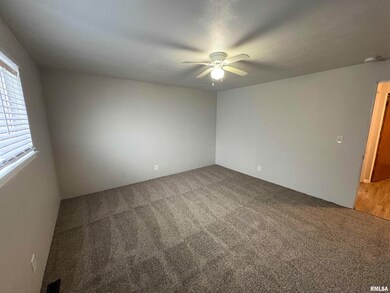 760 E Shore Dr unit 2, Pekin, IL 61554 - photo 3