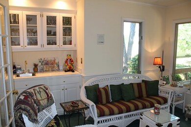 Sun Room with wet bar