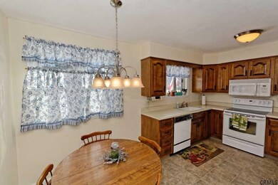 1047 Hickory Rd, Schenectady, NY 12309 - photo 7